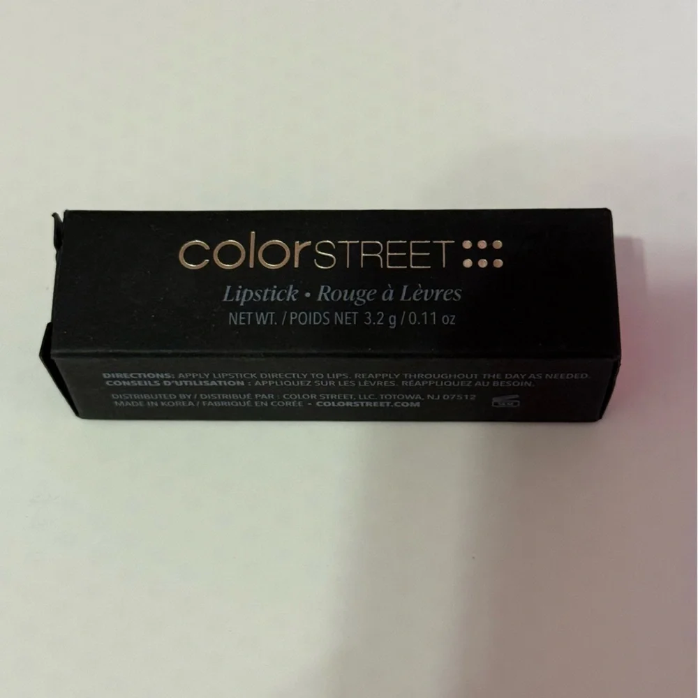 COLORSTREET Lipstick in Dramalicious (bright fuchsia pink)